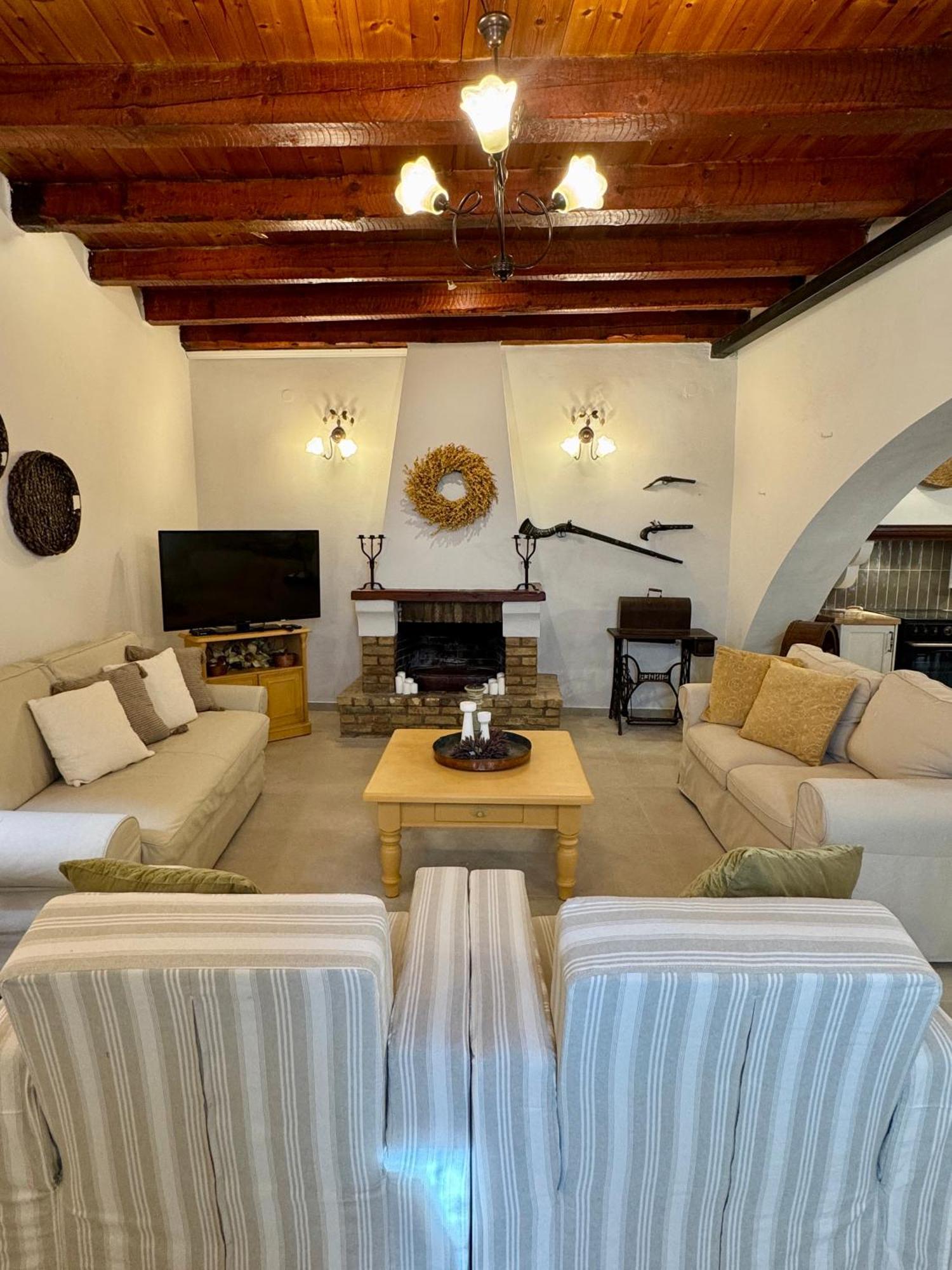 Marcora'S Historical Estate Guest House Strongyli  Exterior photo